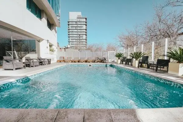 Diplomatic Hotel em Mendoza - Piscina