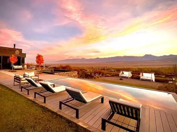 Hotel De Cielo em Mendoza - Piscina com Vista da Cordilheira