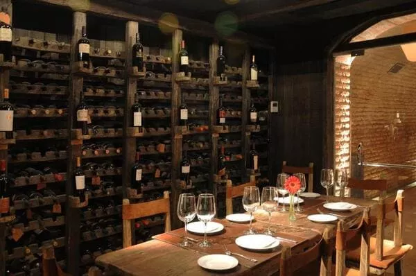 Huentala Hotel - Adega de Vinhos